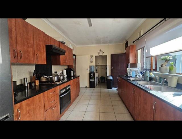 4 BEDROOM FREESTANDING FOR SALE IN SCOTTBURGH SOUTH